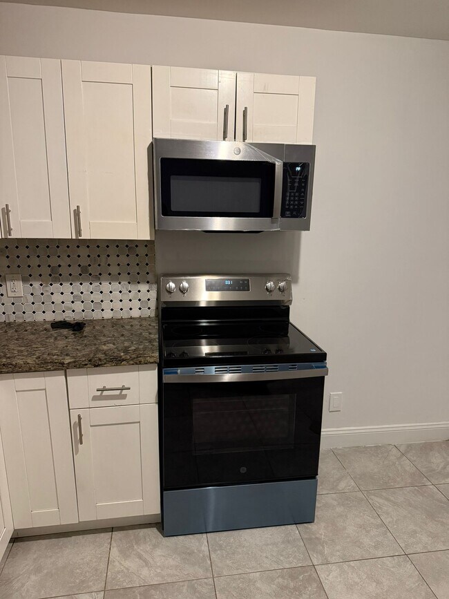 Foto del edificio - 853 SW 9th Ct