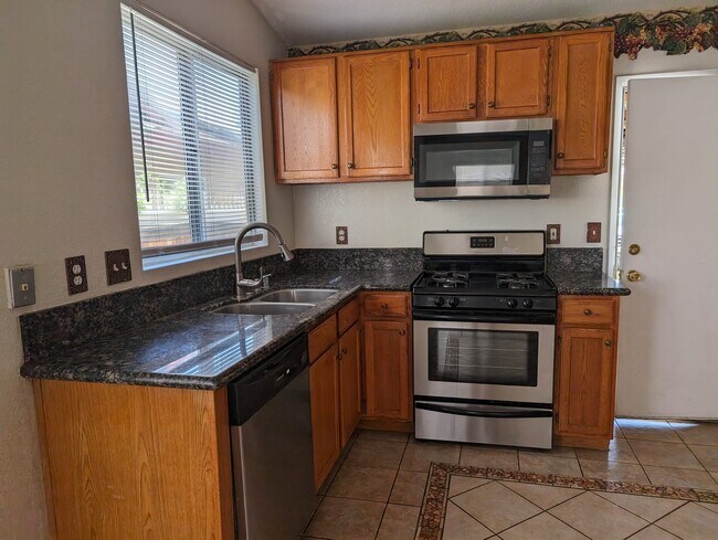 Foto del edificio - 3711 Cedarwood Ct