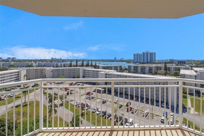 Foto del edificio - 18011 Biscayne Blvd