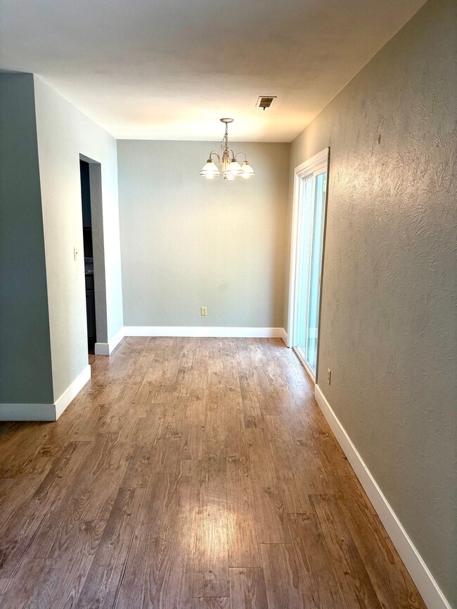 Foto del edificio - 4028 N Illinois Ave