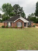 Building Photo - 6208 Sandy Ridge Curv