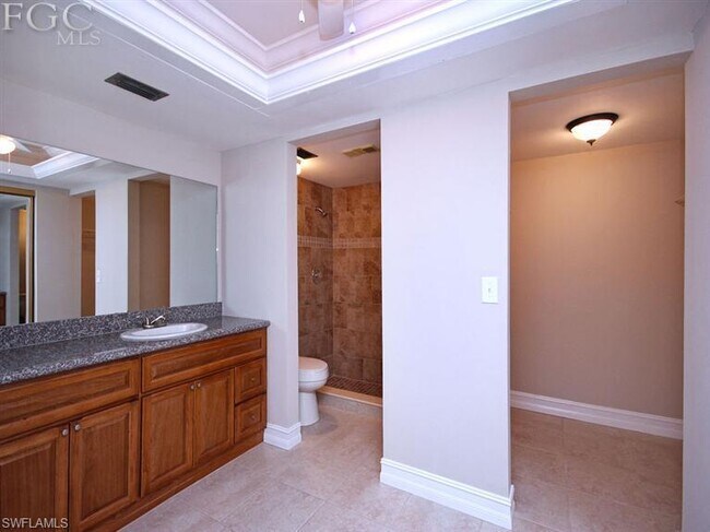 Baño principal - 12501 McGregor Blvd