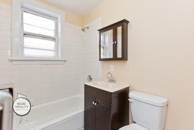 Foto del edificio - Beautiful Berwyn Apartment on Gunderson and 23rd!