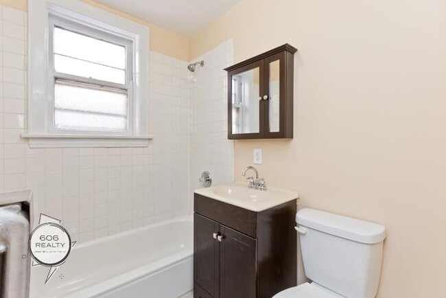 Building Photo - Beautiful Berwyn Apartment on Gunderson and 23rd!