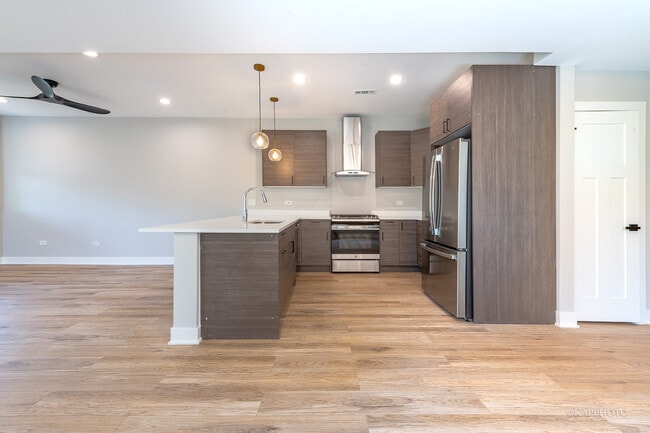 Building Photo - 4152 S Prairie Ave