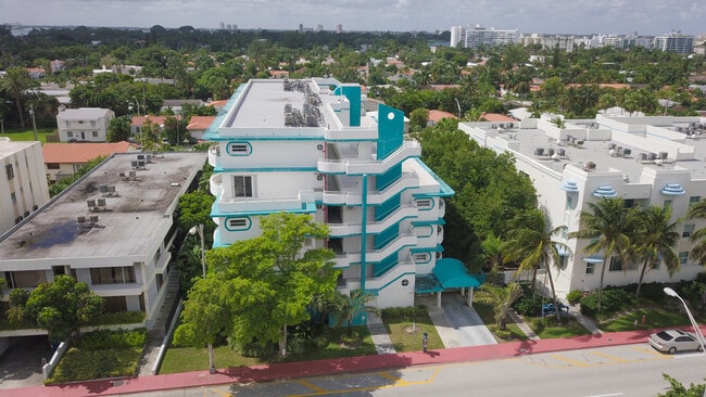 Foto del edificio - 9156 Collins Ave