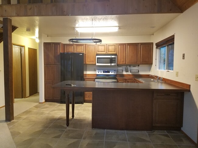 Building Photo - Very Cool 3 BD 2 Bath Bremerton Home for Rent
