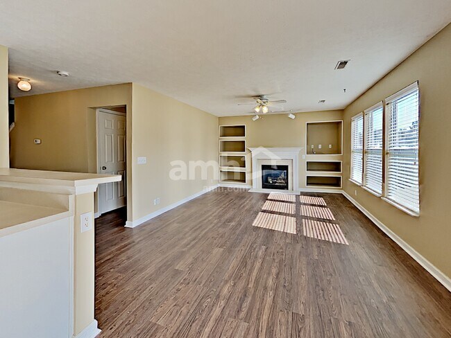 Building Photo - 4060 Longfellow Drive