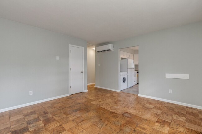 Foto del edificio - 9333 Chelsea Ave