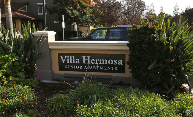 Building Photo - Villa Hermosa