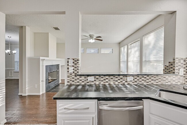 Foto del edificio - 5308 Promise Land Dr