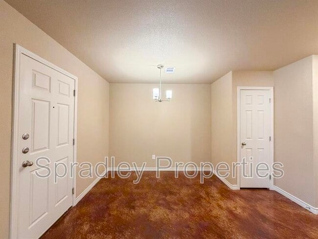 Building Photo - 1008 San Saba Ct