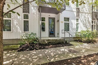 Building Photo - 715 Cleo Miller Dr