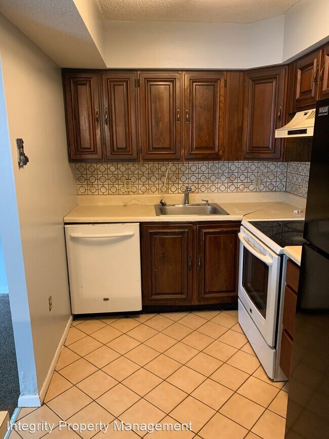 Building Photo - 2 br, 1 bath House - 2 Carnaby St Apt. D
