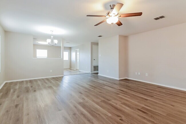 Foto del edificio - 8123 Stowe Springs Ln