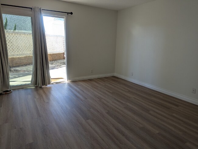 Foto del edificio - 216 Melrose Dr