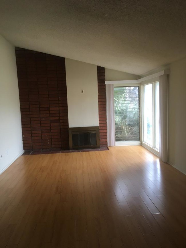 Foto del edificio - 12600 Fonthill Ave