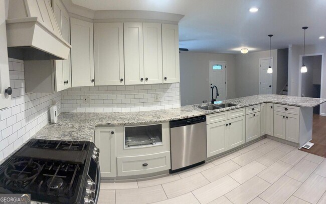 Building Photo - 1744 Oak Ridge Way NW