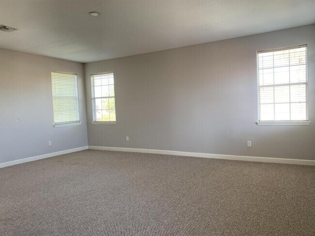 Building Photo - 417 Chadwick Dr