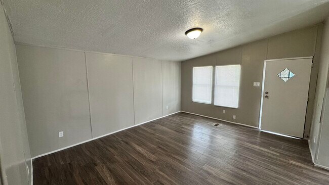 Foto del edificio - 288 W Brooks Rd