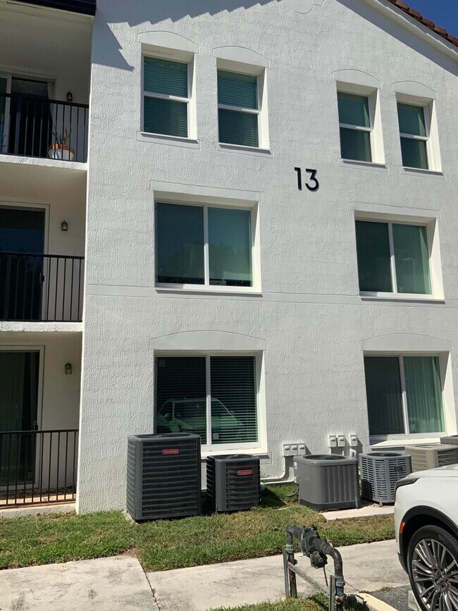 Foto del edificio - 1304 Villa Cir