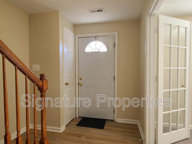 Foto del edificio - 106 Regina Ln