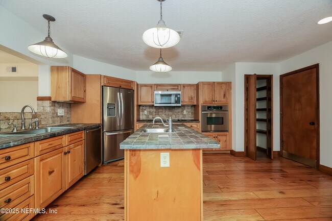 Foto del edificio - 1745 Ocean Grove Dr