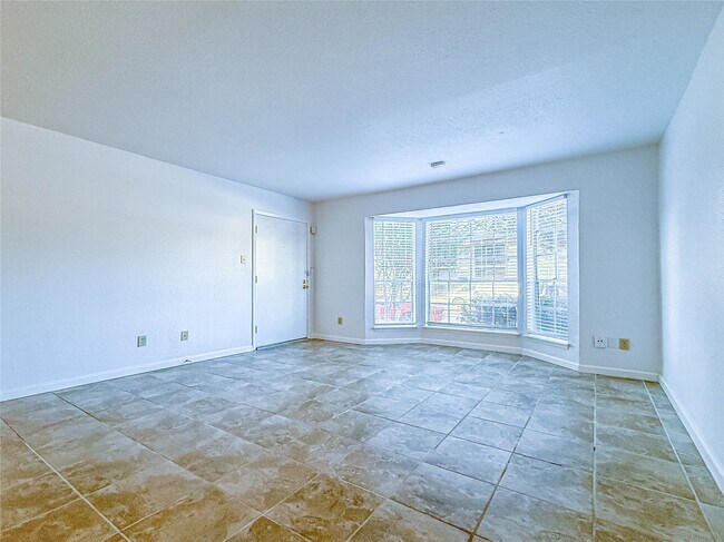 Foto del edificio - 9201 Clarewood Dr