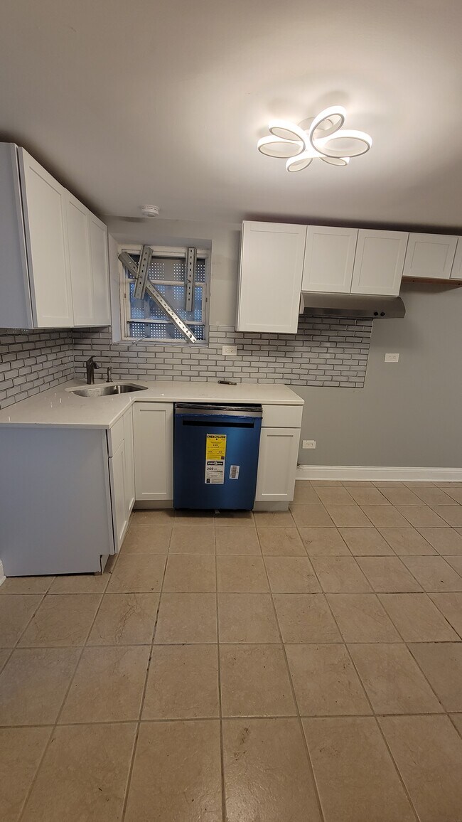 Building Photo - 6507 S Langley Ave