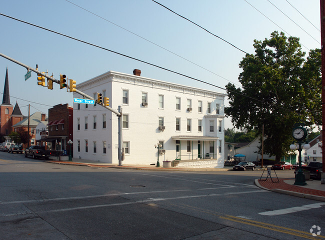 Building Photo - 1 E Water St