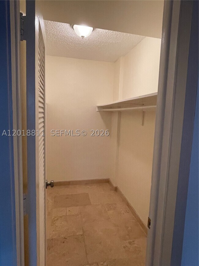 Foto del edificio - 2900 NE 30th St