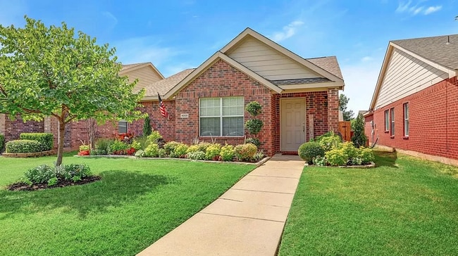 Photo - 9000 Eastwood Ave House