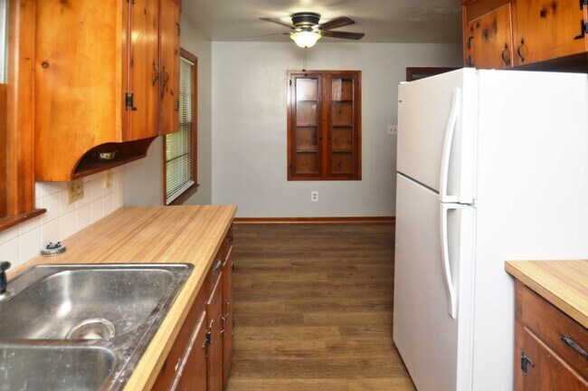 Foto del edificio - 3 BR Home in Madison Heights Available Imm...