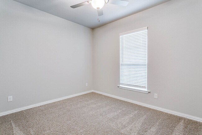 Building Photo - ? 1/2 Off First Month’s Rent! ?
