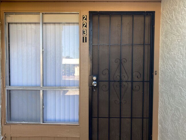 Building Photo - I-10 and Baseline, 3 bed, 2 bath, Patio home Fridge Included
