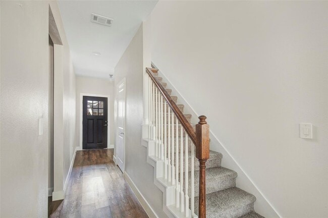 Foto del edificio - 423 Black Walnut Dr