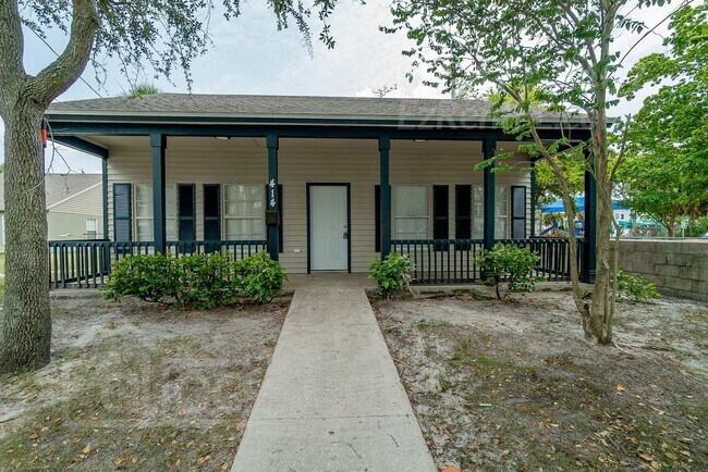 Newly renovated 3-bedroom, 2-bathroom home... - Newly renovated 3-bedroom, 2-bathroom home...