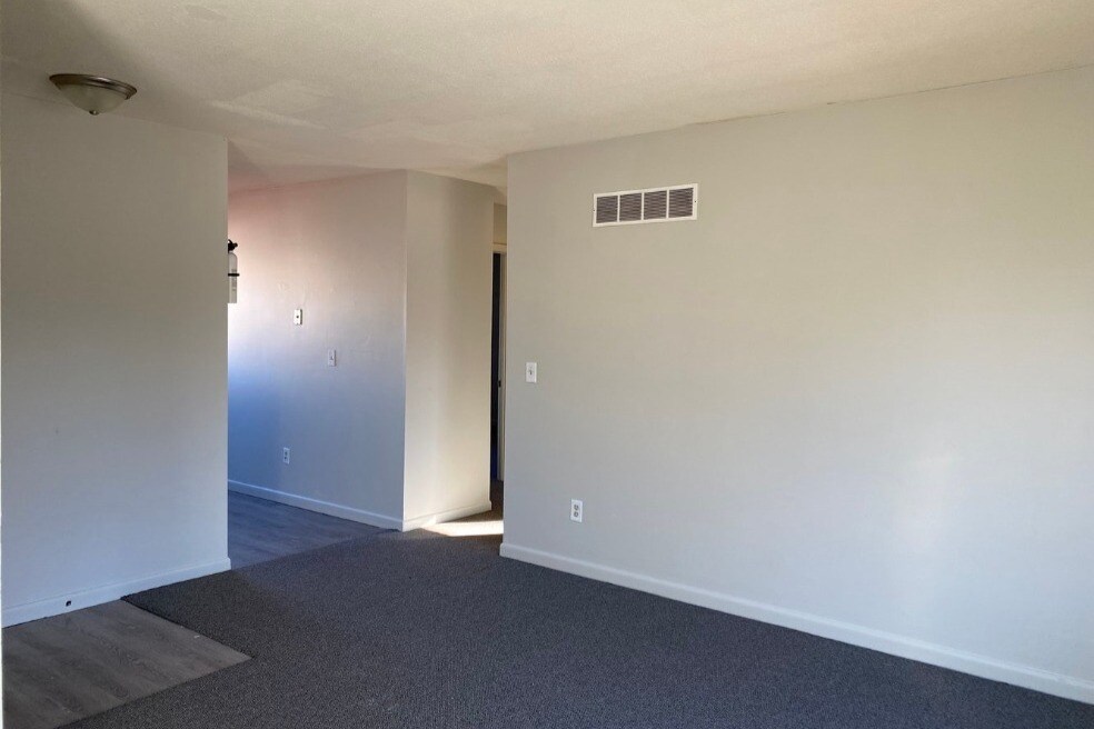 2012 Vawter St, Urbana, IL 61801 2012 Vawter St Urbana, IL Apartments for Rent in Urbana