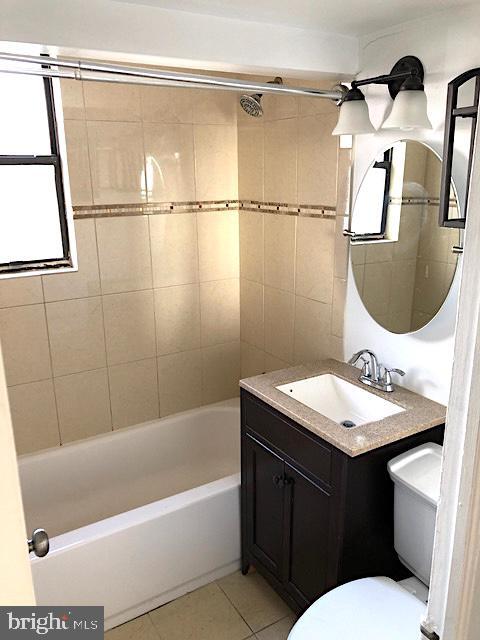 Foto del edificio - 3819 Davis Pl NW