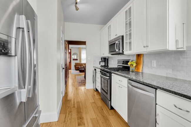 Building Photo - 585 Showers St