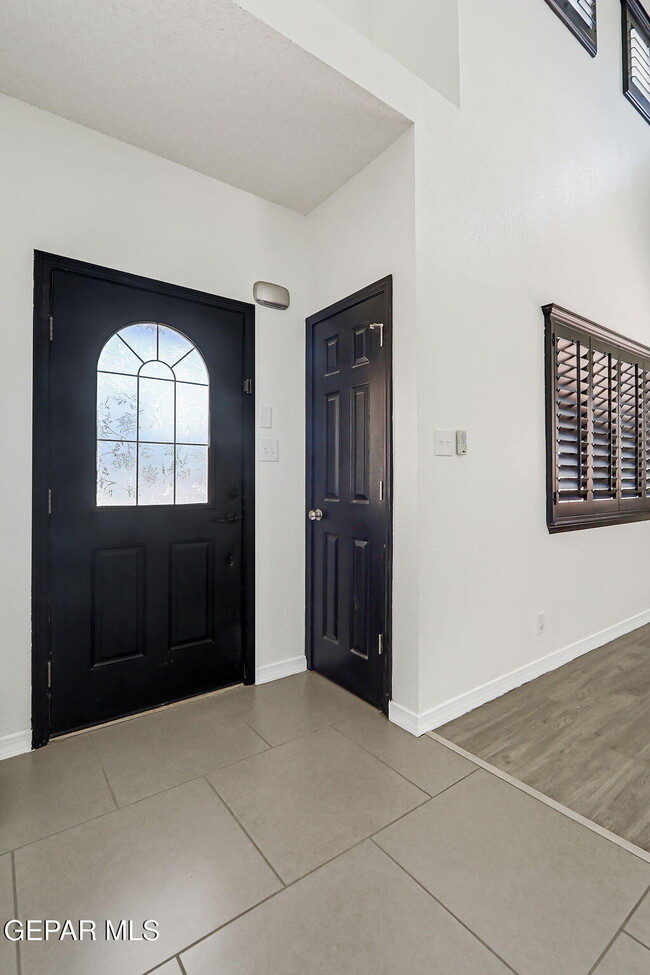 Building Photo - 13913 Golden Mesa Ct