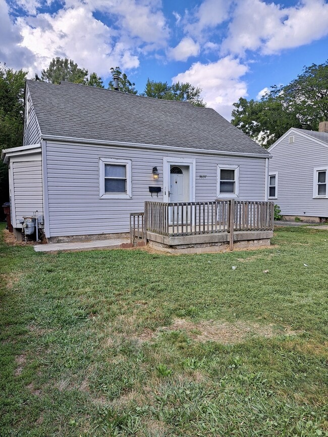 Building Photo - 3637 Evansville Ave