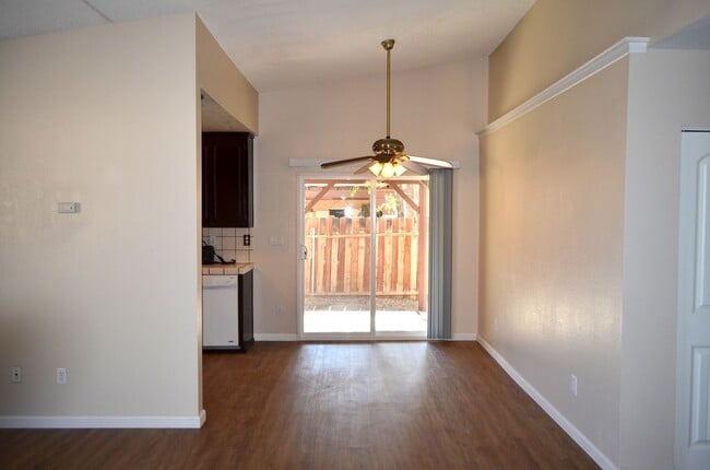 Building Photo - 123