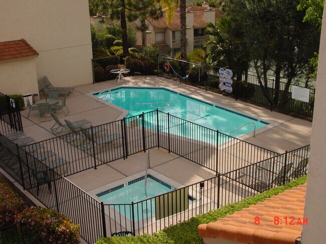 Building Photo - Cute 2bdrm/2bath Condo in San Diego