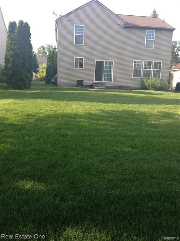 Building Photo - 241 Regents Dr