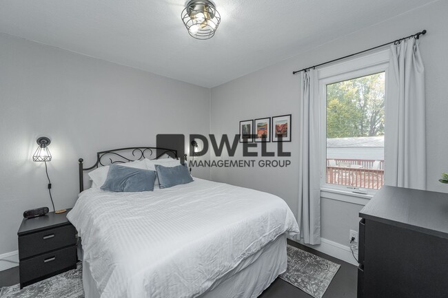 Foto del edificio - Furnished SE Rochester Home Available Now!