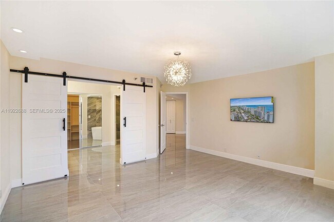 Foto del edificio - 3500 Mystic Pointe Dr