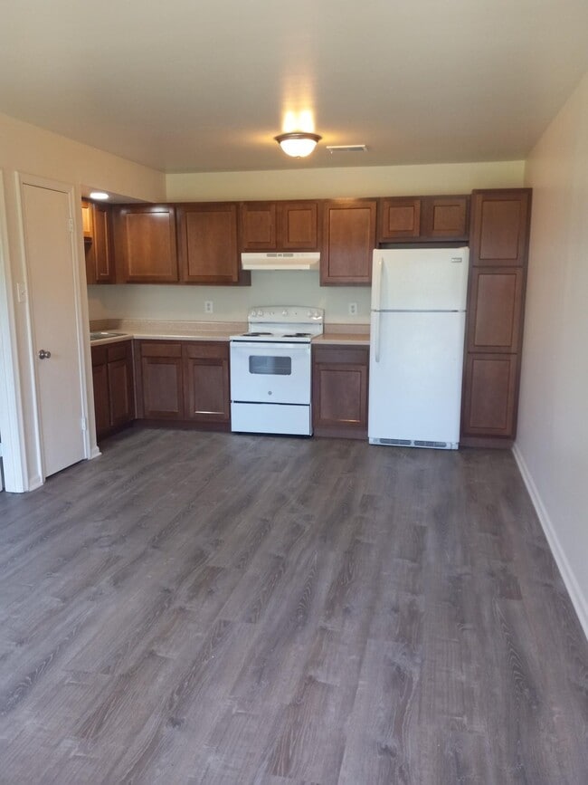 Building Photo - Maplewood Manor