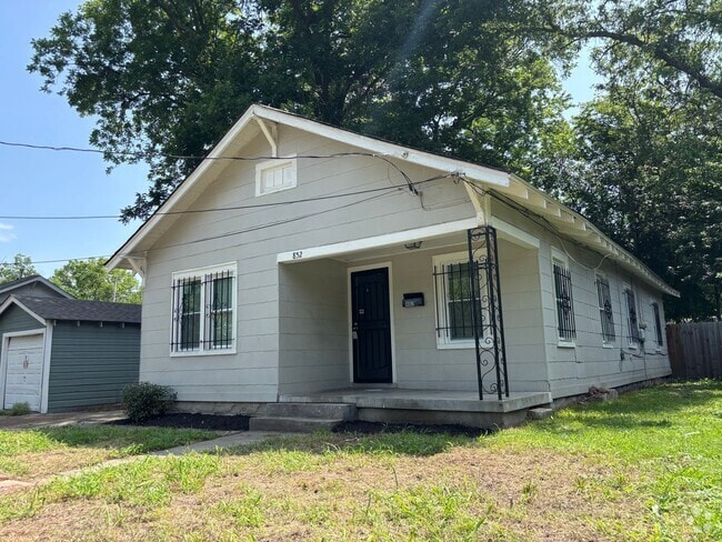 Building Photo - 852 N Holmes St