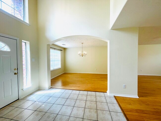 Formal dining room which can also serve as an office. - 18911 Piney Bend Ct